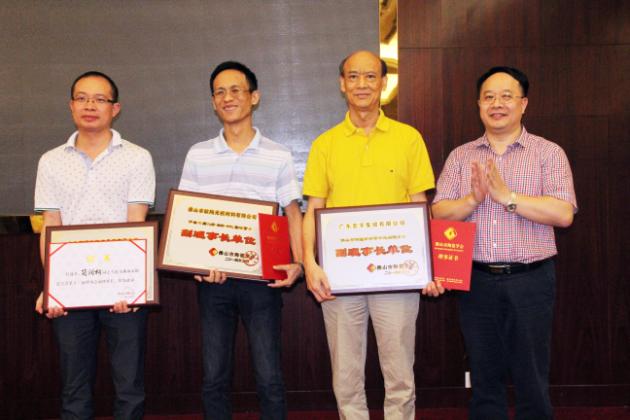 圖5、企業(yè)副總歐家瑞（右二）當(dāng)選新一屆理事會副理事長.jpg