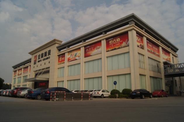 圖1、莊重氣派的營銷中心展館外觀