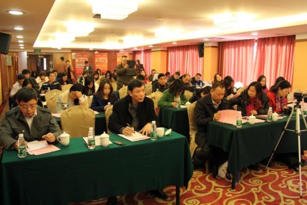 圖5、媒體記者認真記錄領(lǐng)導(dǎo)與專家發(fā)布的新聞消息