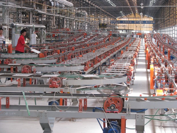 圖4、寬敞的生產(chǎn)車(chē)間