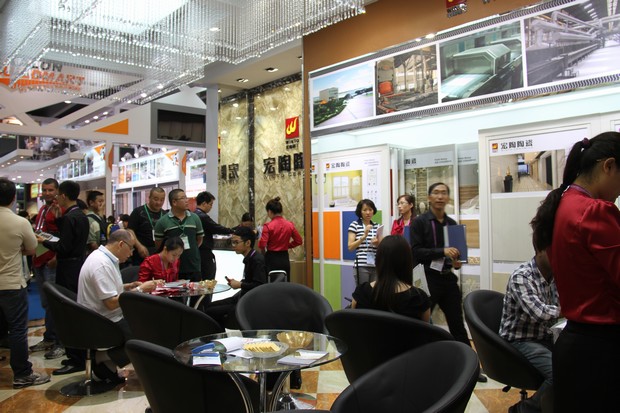 圖3、宏陶創(chuàng)新產(chǎn)品備受海內(nèi)外客商熱捧